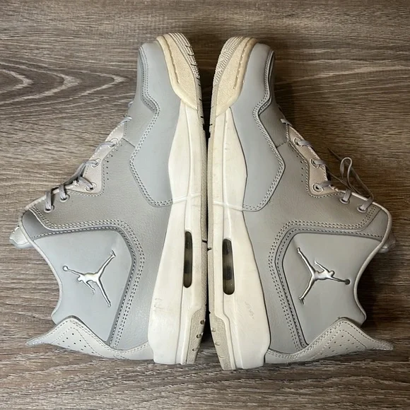 EUC Jordan Courtside shoes (men’s 10) - Picture 10 of 11